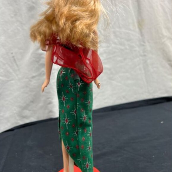 Holiday Barbie - Picture 2 of 2